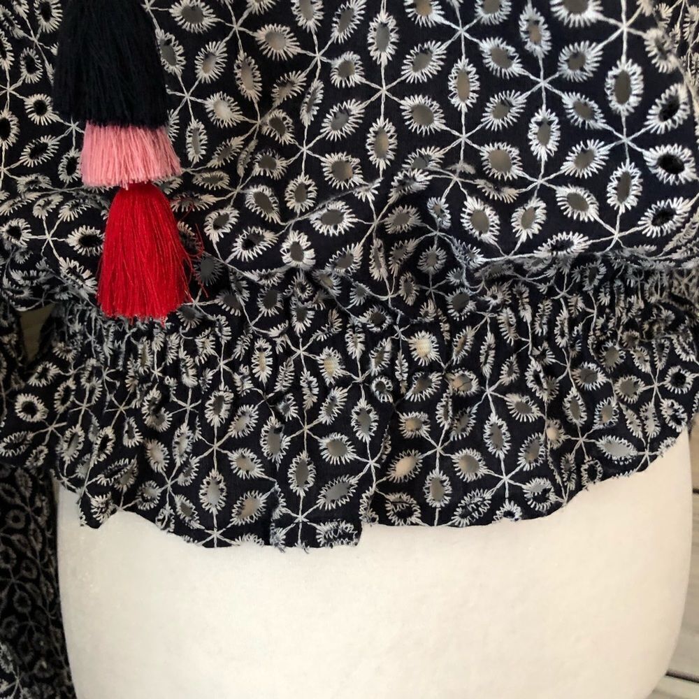 N12H Navy Sorrento Eyelet Balloon Sleeve Tassel Top Size XS NWT - Picture 9 of 12
